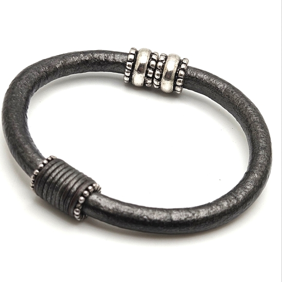 ๐ข3/$19๐ข Biker Boho Style Silvery Leather Magnetic Clasp Bracelet - Picture 7 of 7